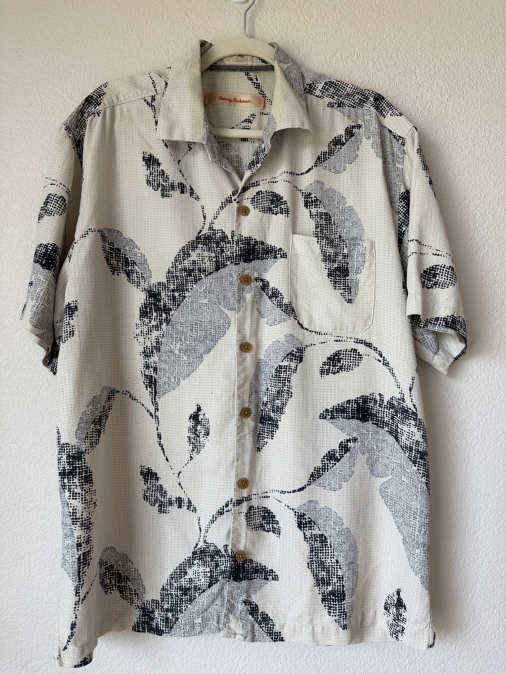 Tommy Bahama Silk Hawaiian Shirt Cream Leaf Print Camp Button Down L